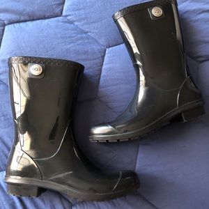 Ugg rain boots size 8